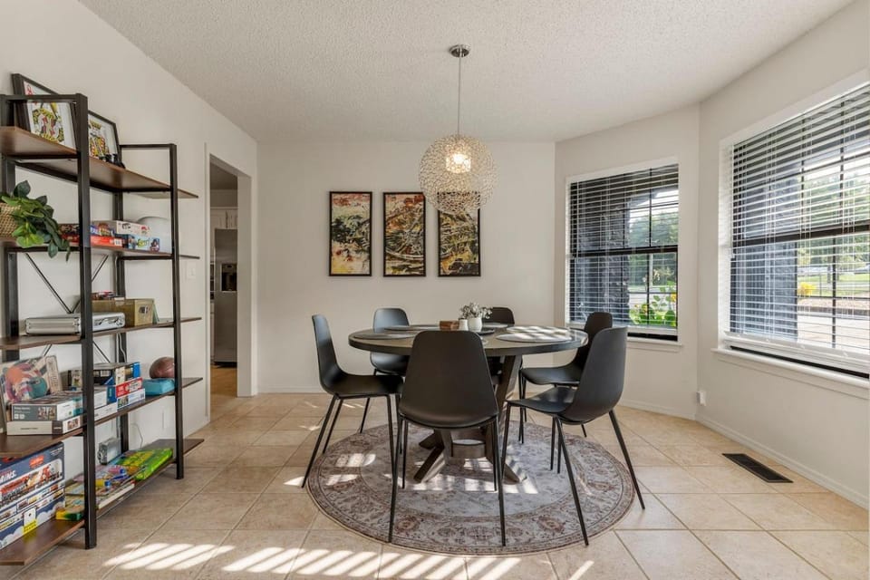 Turkey Mountian Trailside by Tulsa Getaways House in Tulsa