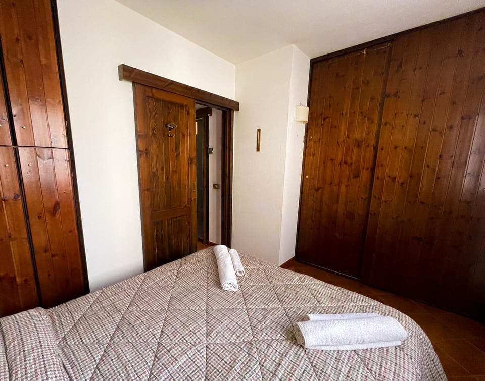 Bed, Photo of the whole room, Bedroom, towels, wardrobe