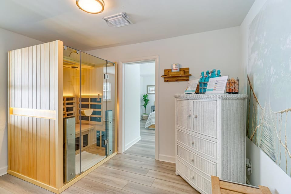 5 Mi to Vero Beach Vintage Home with Sauna and Grill! House in Vero Beach