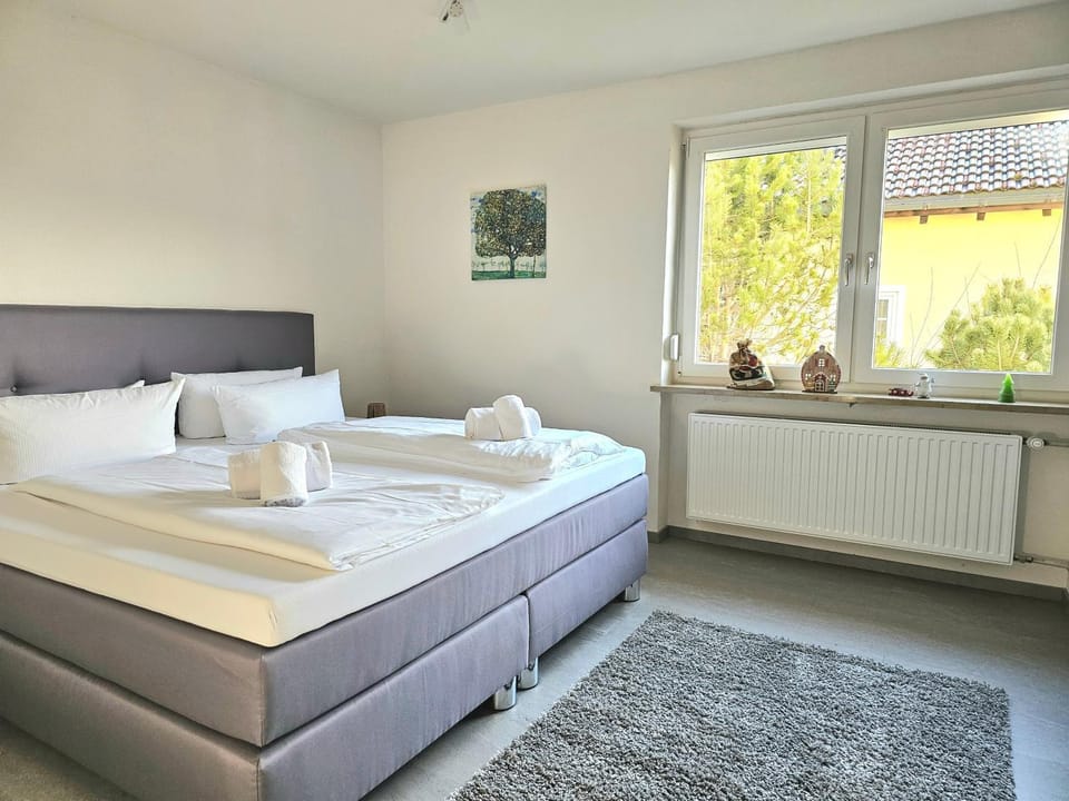 Bed, Photo of the whole room, Bedroom, internet, towels