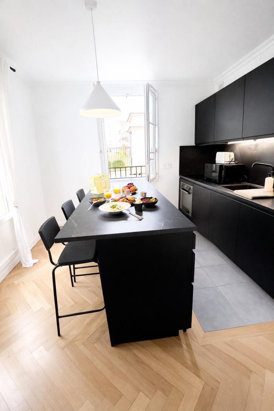 Lounge or bar, kitchen