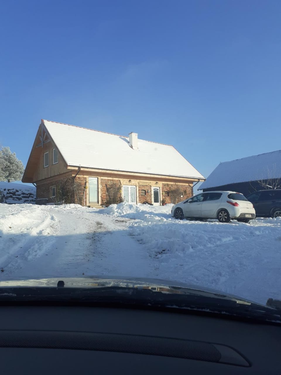 Property building, Day, Winter, Parking