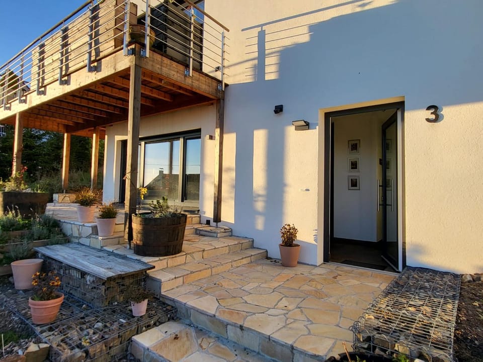 Property building, Facade/entrance, Balcony/Terrace
