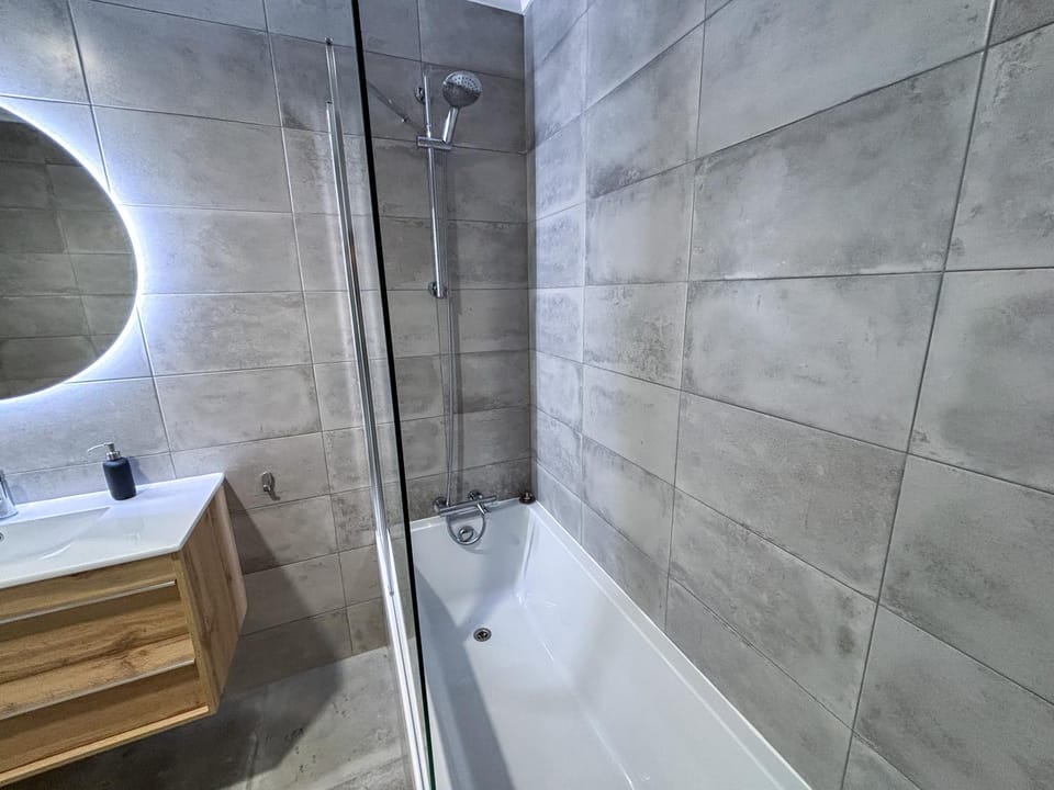 Bathroom, Bath