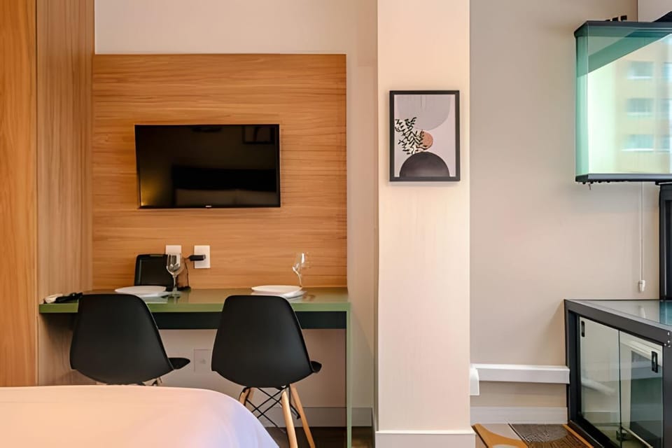 Bed, TV and multimedia, View (from property/room), Photo of the whole room, Dining area, Bedroom