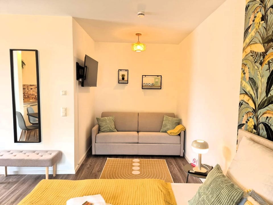 Bed, Living room, Photo of the whole room, Seating area, Bedroom