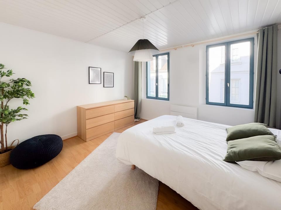 Bed, Bedroom