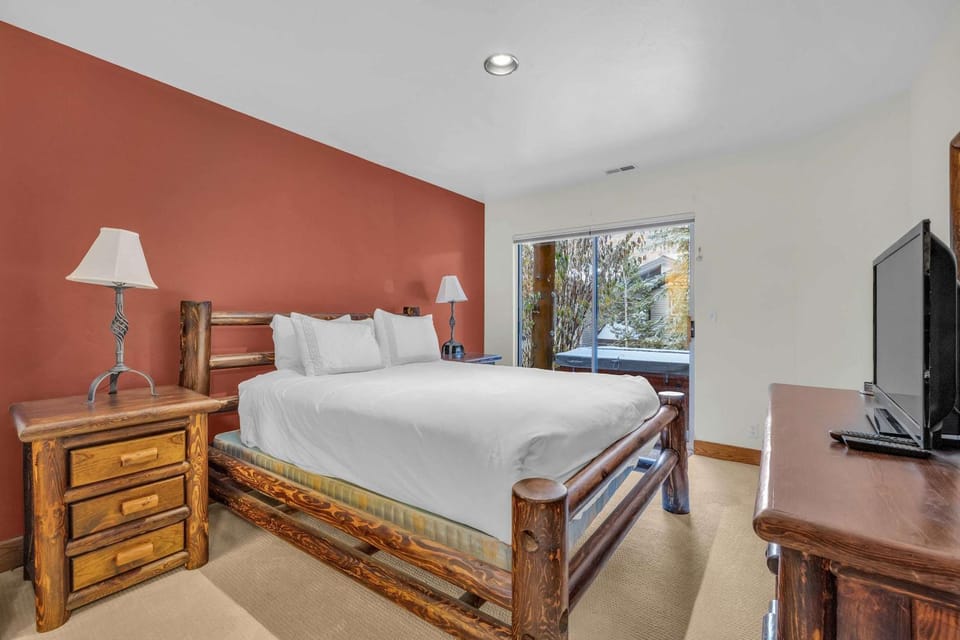 Central Park City Getaway with Private Hot Tub House in Park City