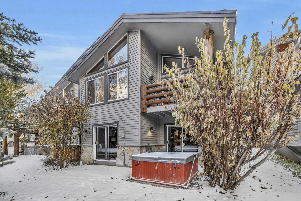 Central Park City Getaway with Private Hot Tub House in Park City