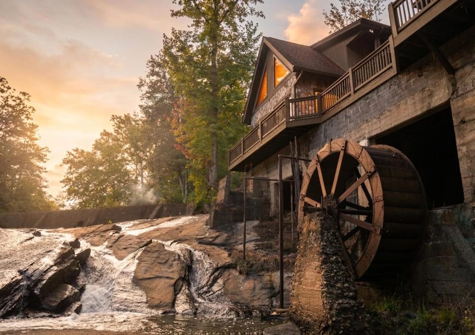 Lay Lodge at Falling Water Resort House in South Carolina
