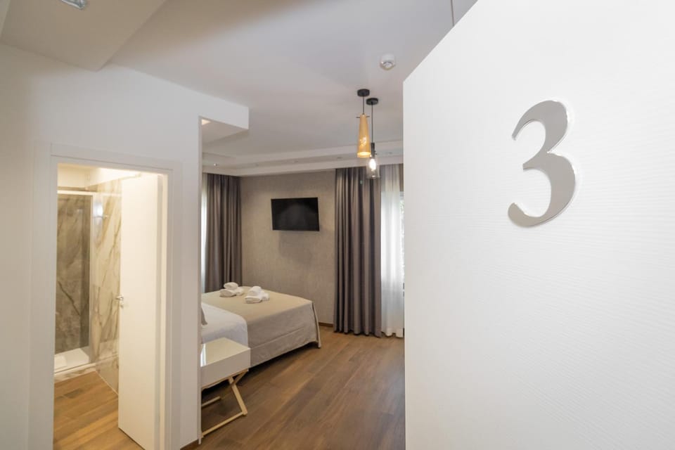 Bed, Bathroom, Photo of the whole room, Bedroom, towels