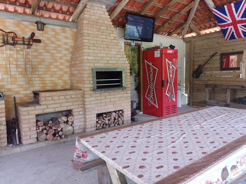 Communal lounge/ TV room, BBQ facilities, BBQ facilities, Evening entertainment