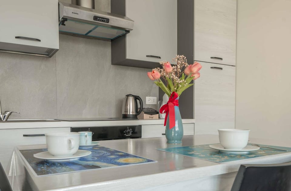 Coffee/tea facilities, Dining area