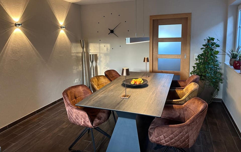 Seating area, Dining area