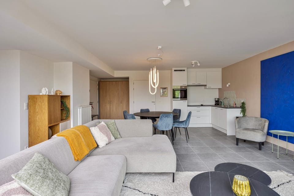 Kitchen or kitchenette, Living room, Seating area, Dining area