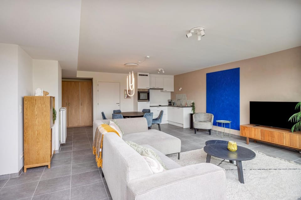 TV and multimedia, Kitchen or kitchenette, Living room, Seating area, Dining area, oven