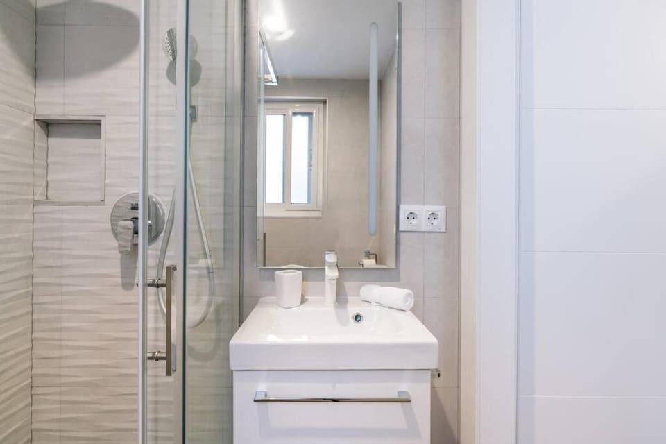 Shower, Bathroom, towels