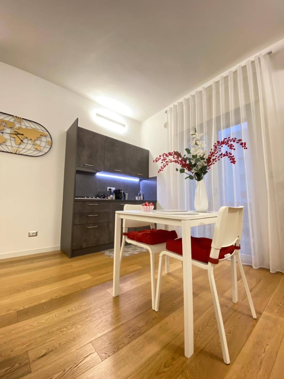 Kitchen or kitchenette, Dining area, stove