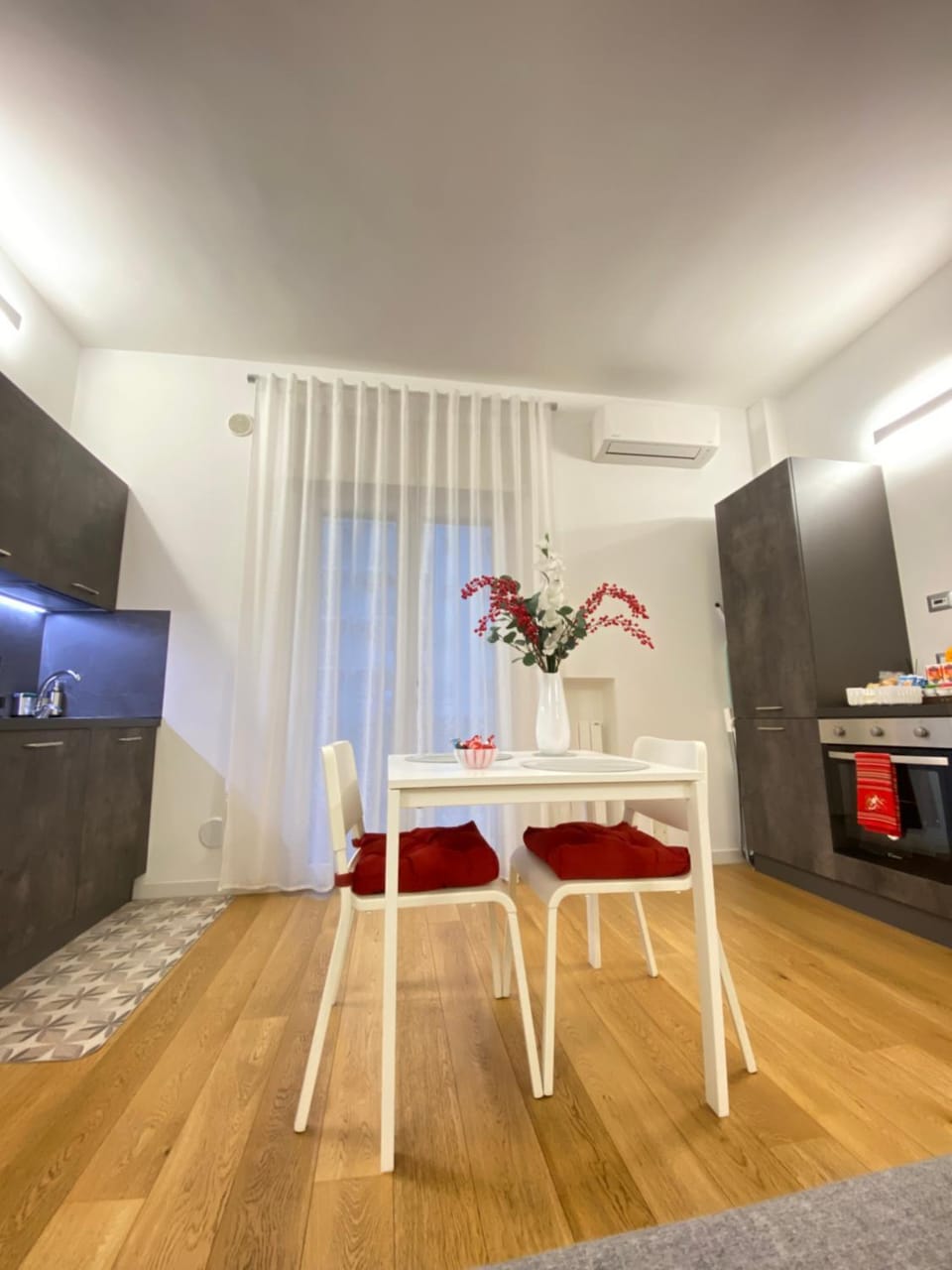 Living room, Seating area, Dining area, air conditioner