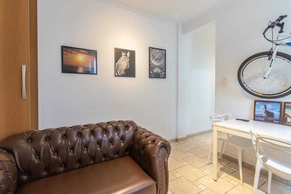 TV and multimedia, Living room, Seating area, Cycling