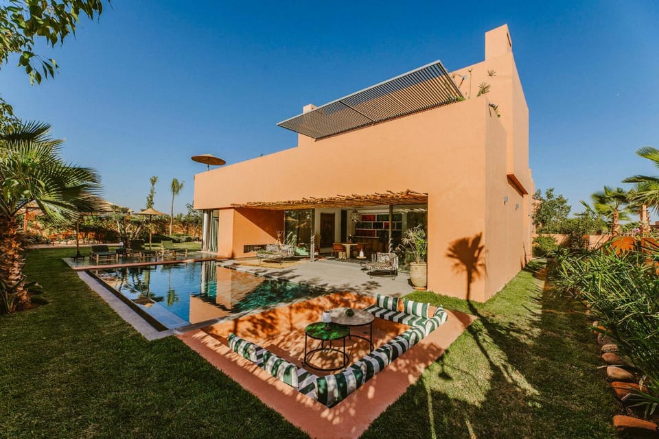 Property building, Patio, Garden, Garden, Garden view, Swimming pool, Swimming pool, sunbed
