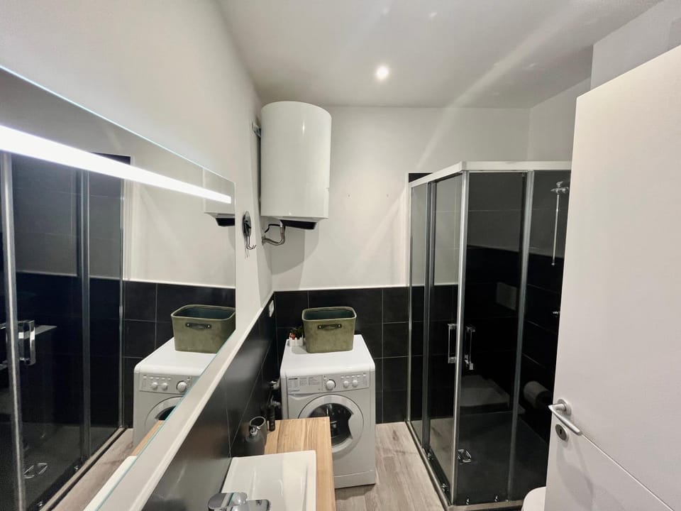 Shower, Bathroom, washing machine