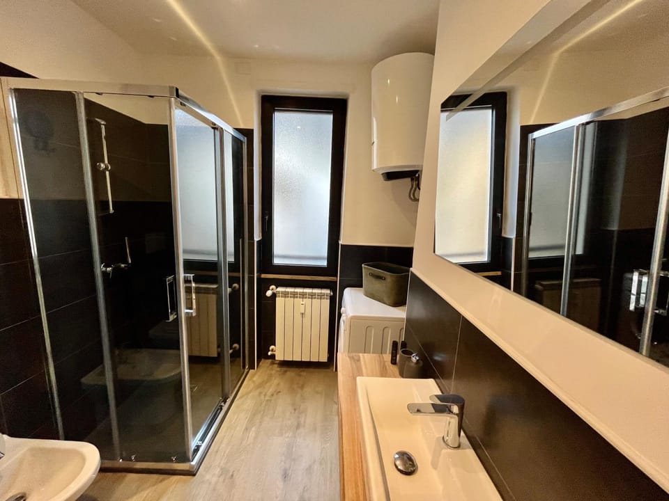 Shower, Bathroom, washing machine
