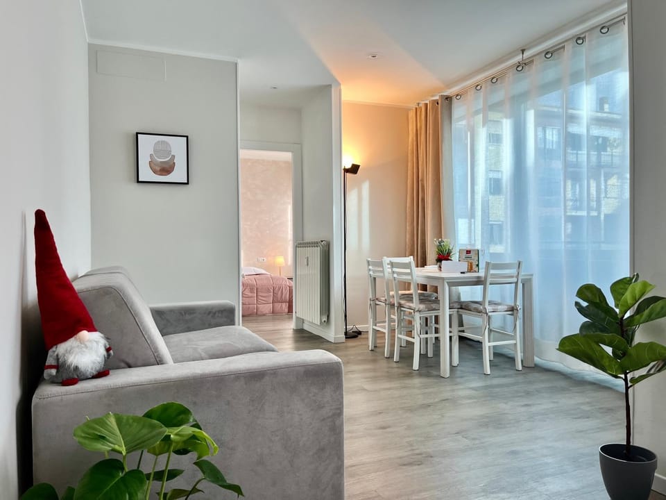 Living room, Seating area, Lunch