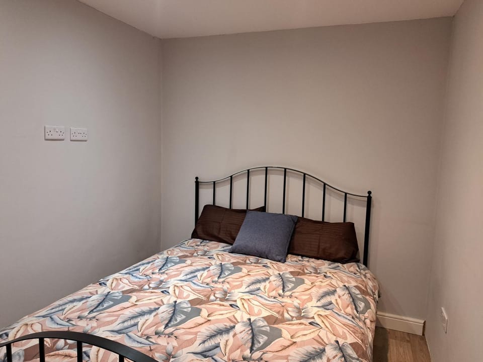 Cosy and spacious room in home with King Size bed Vacation rental in Nottingham