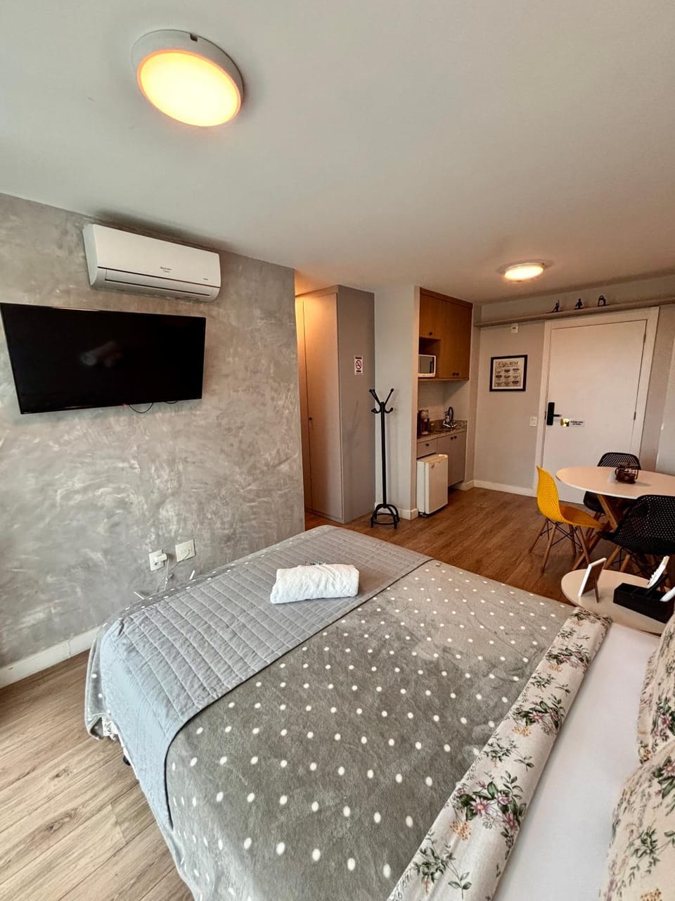Bed, TV and multimedia, towels, air conditioner