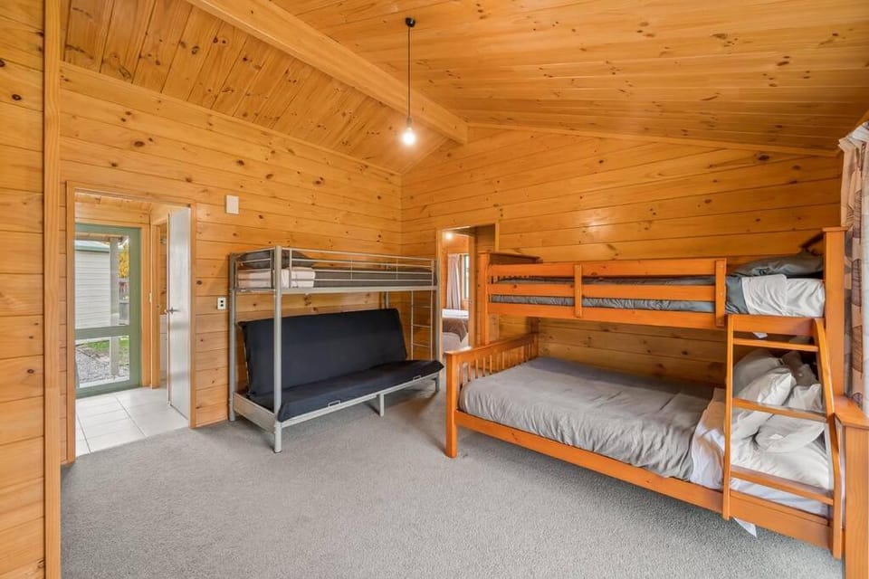 Family Stays very private close to Park with a Games Room Sleeps 10 House in Wanaka