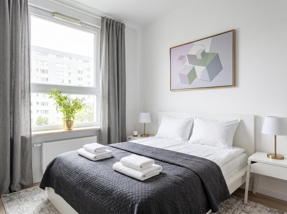 Bed, Photo of the whole room, Bedroom, towels