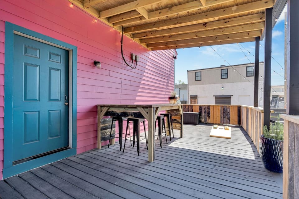 Bright home w deck near City Park House in New Orleans