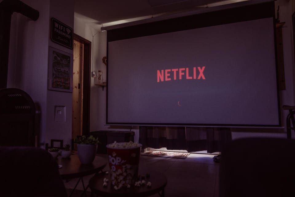 TV and multimedia, Living room, Evening entertainment