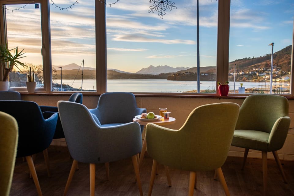 Communal lounge/ TV room, Natural landscape, Living room, Seating area, Lake view