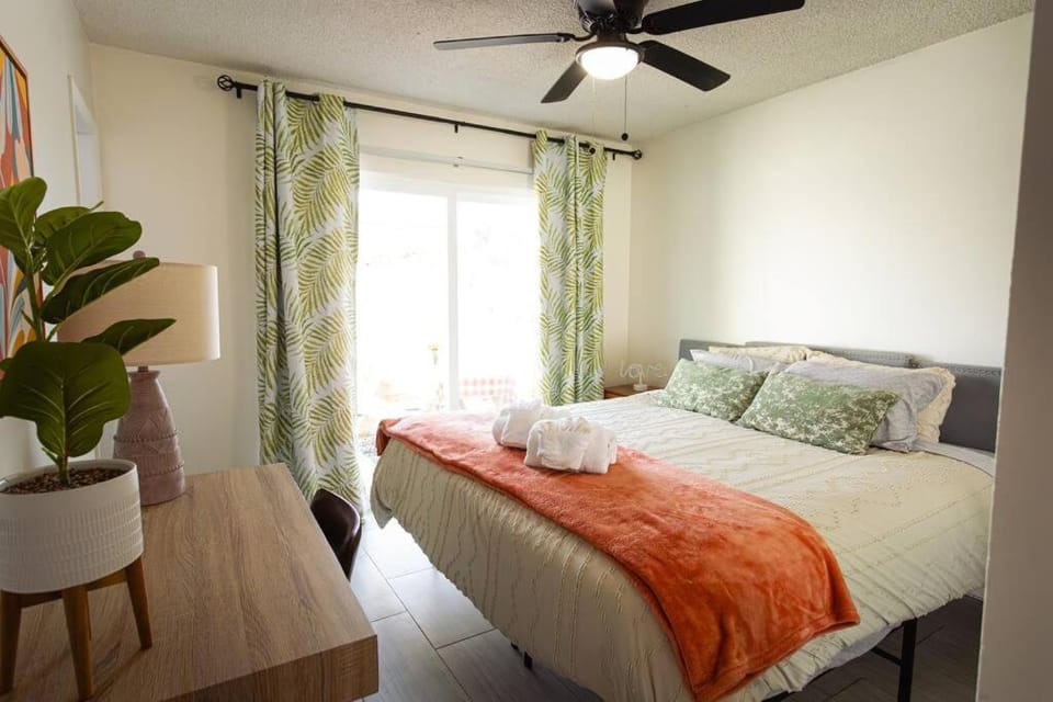 Steps to Beach & Close to Restaurants and Shops Apartment in Oceanside