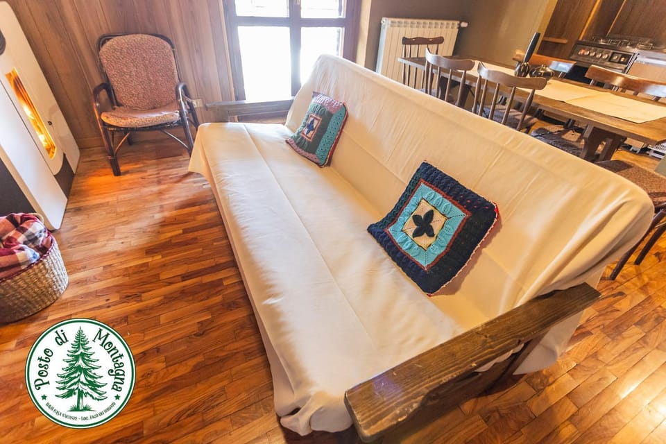 POSTO DI MONTAGNA - elegante appartamento di 3 camere nella quiete della natura, arredato in vero stile casa di montagna, FREE WiFi - Netflix, Disney, Dazn, Prime Video, Infinity Apartment in Calabria
