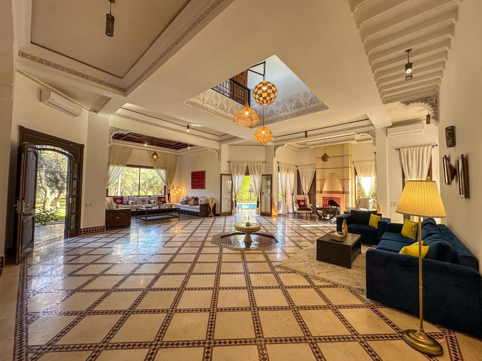 Living room, Photo of the whole room
