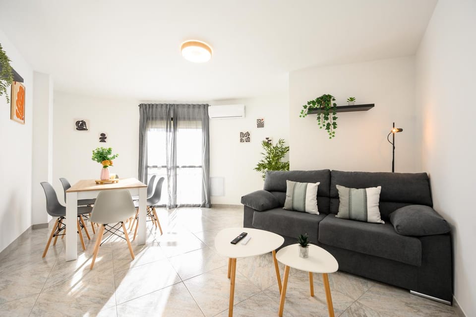 Communal lounge/ TV room, Dining area