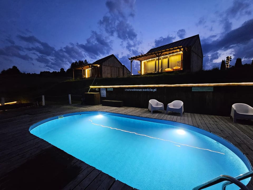 Chata w Bieszczadzie SPA apartamenty i domki z podgrzewanym basenem Apartment in Slovakia