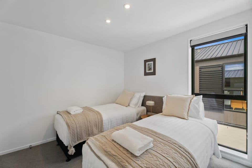 Ruru Retreat House in Wanaka