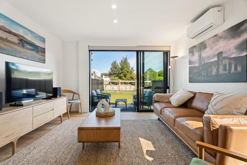 Central Haven House in Wanaka