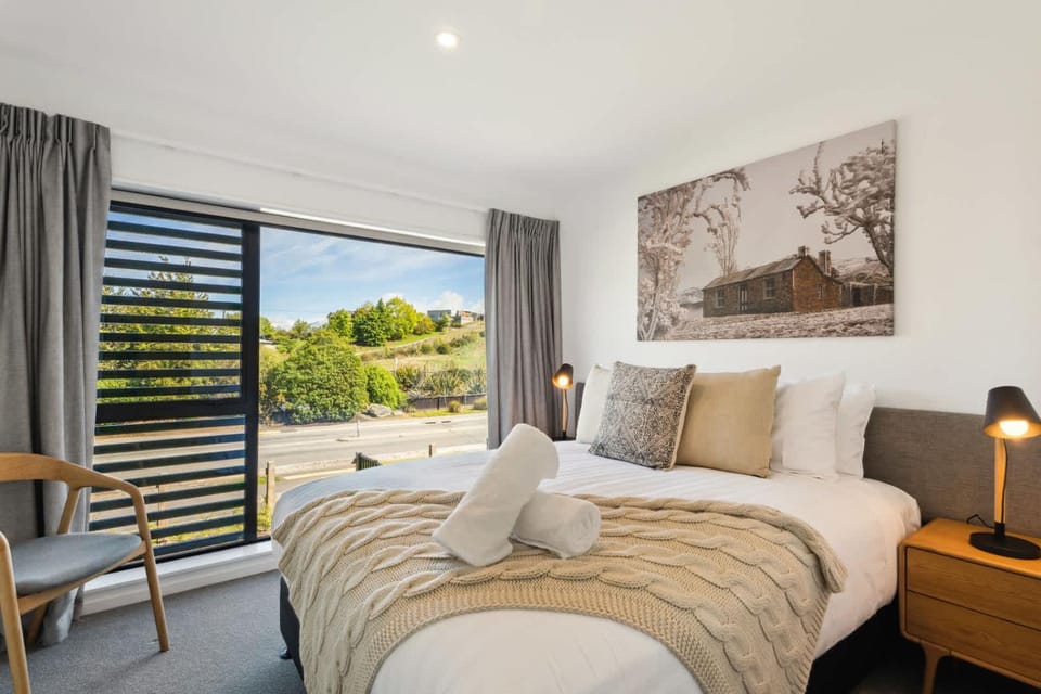 Central Haven House in Wanaka
