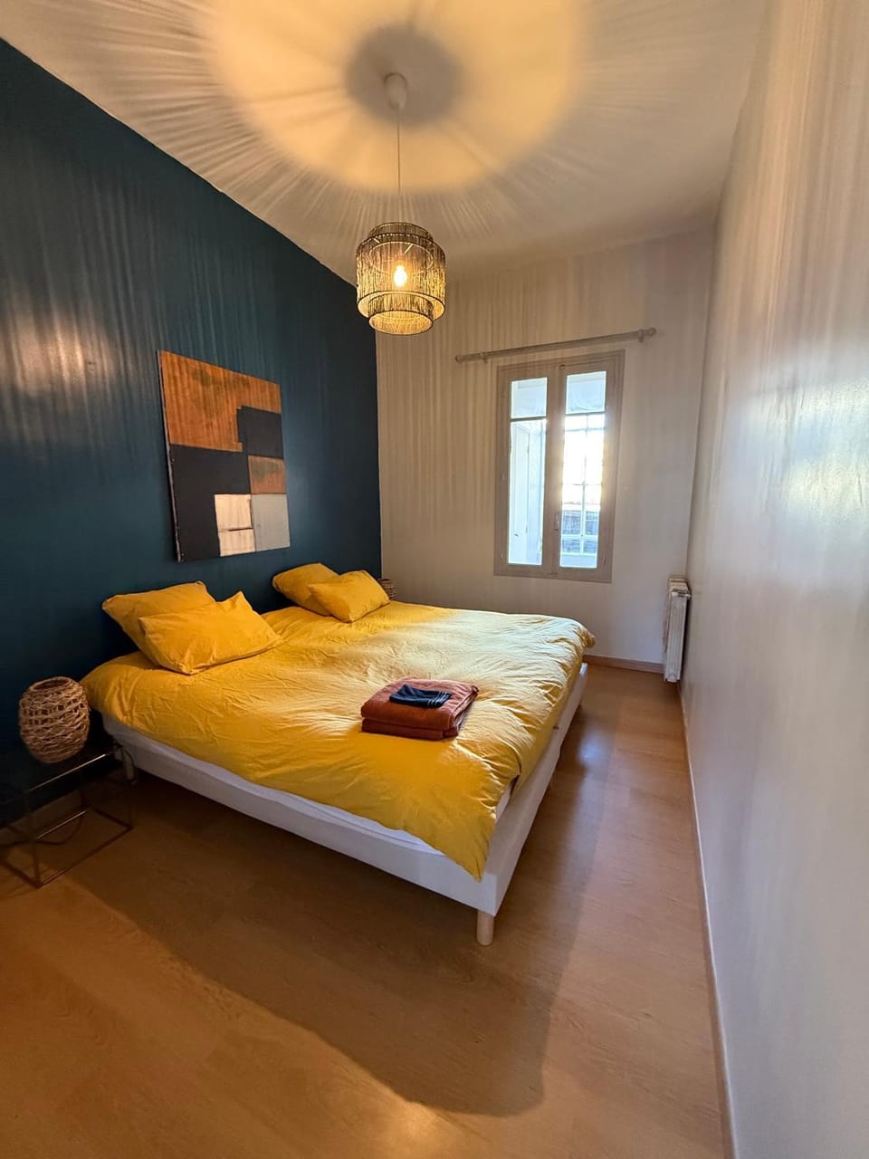Photo of the whole room, Bedroom