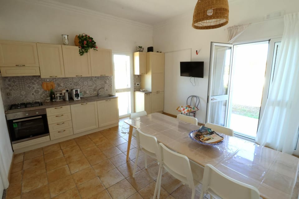 Kitchen or kitchenette, kitchen