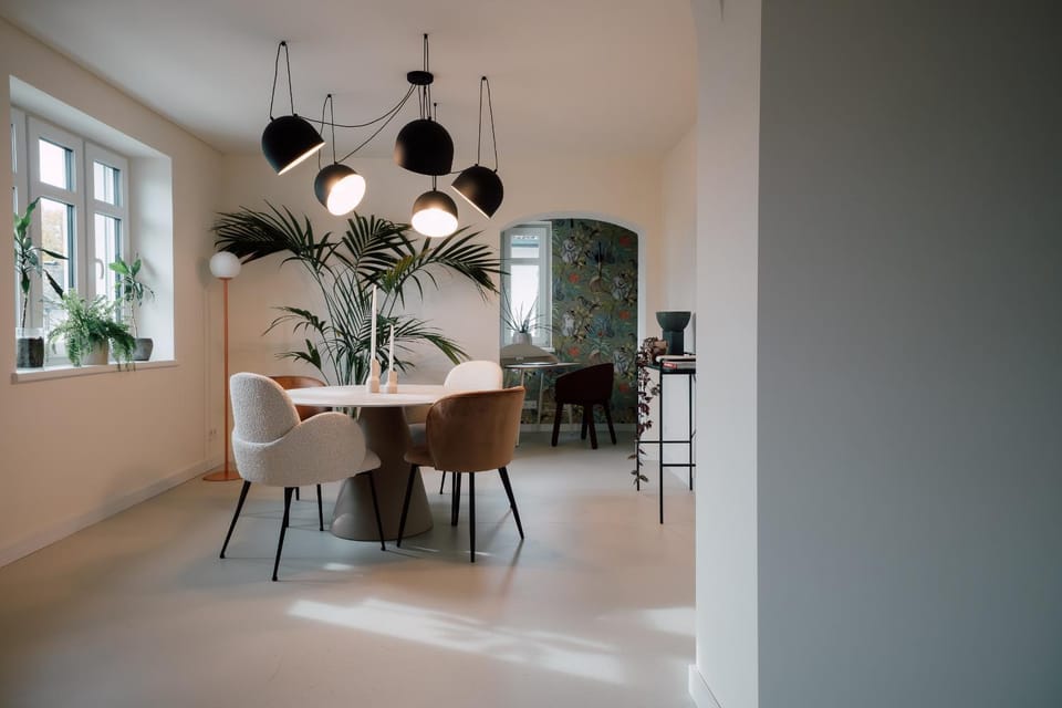 Seating area, Dining area