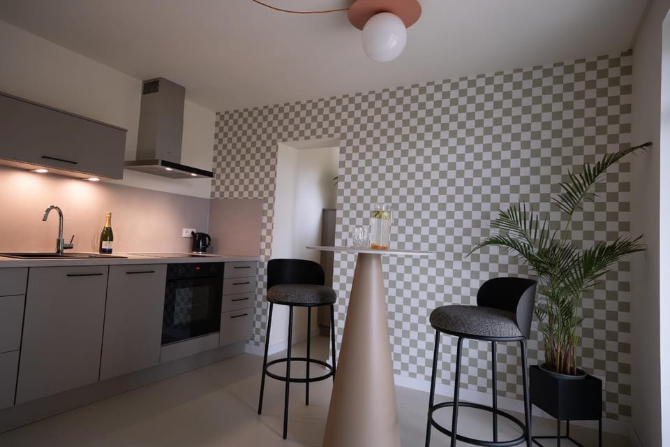 Kitchen or kitchenette, Dining area, dishwasher, stove