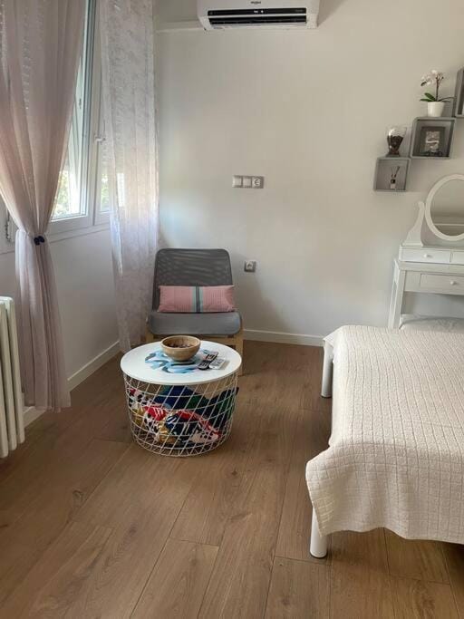 Bed, Bedroom, air conditioner