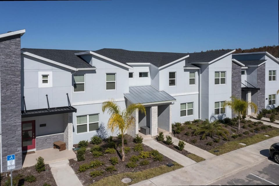 Stunning 4Bd Close to Disney with Pool at Storey Lake 4369 House in Kissimmee