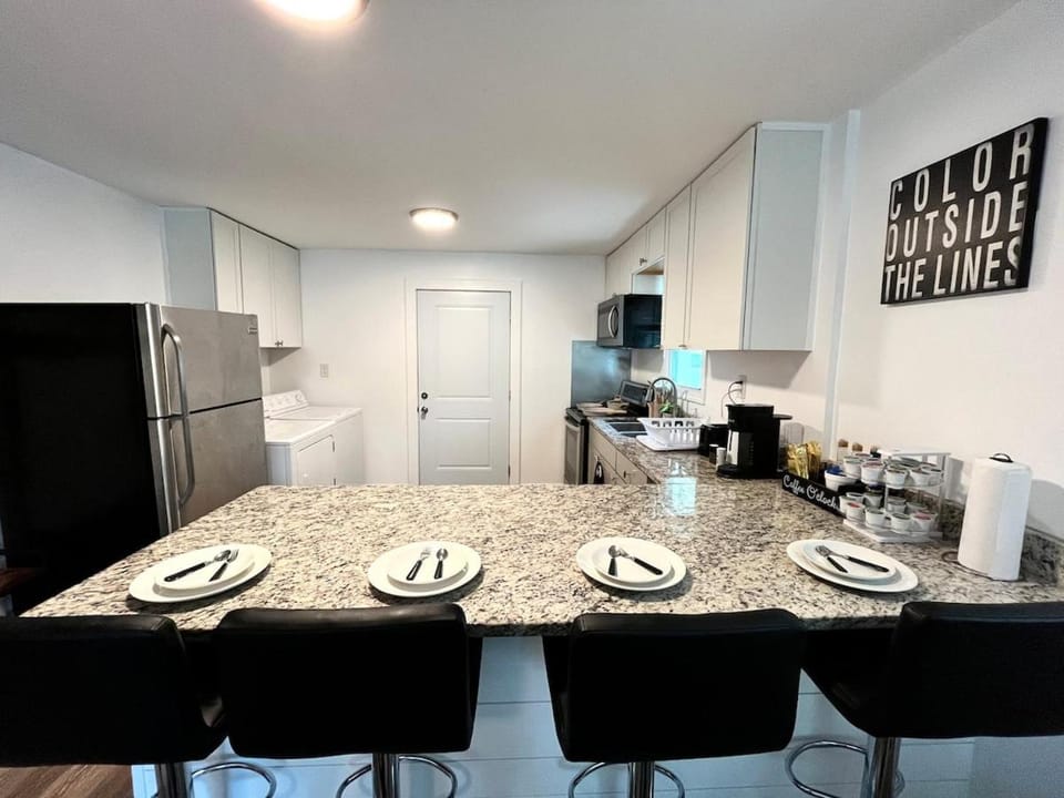 Kitchen or kitchenette, Dining area, oven, stove